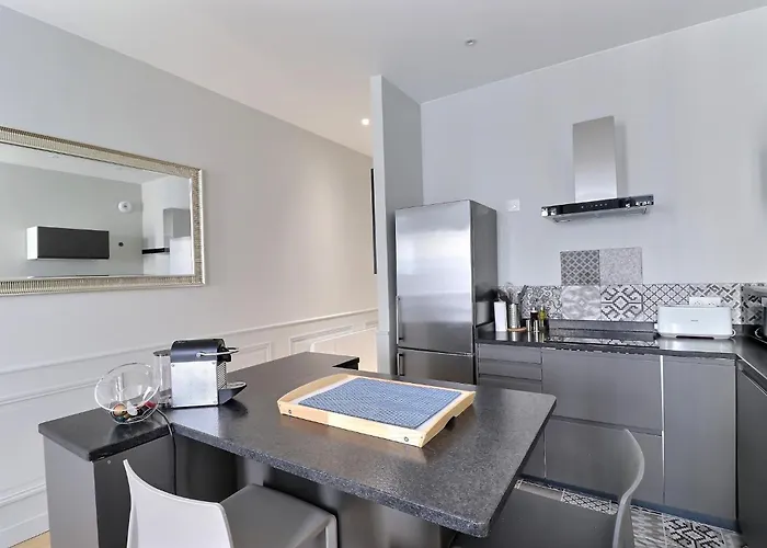 Apartamento De Standing Pour 6 Refait à Neuf Lyon