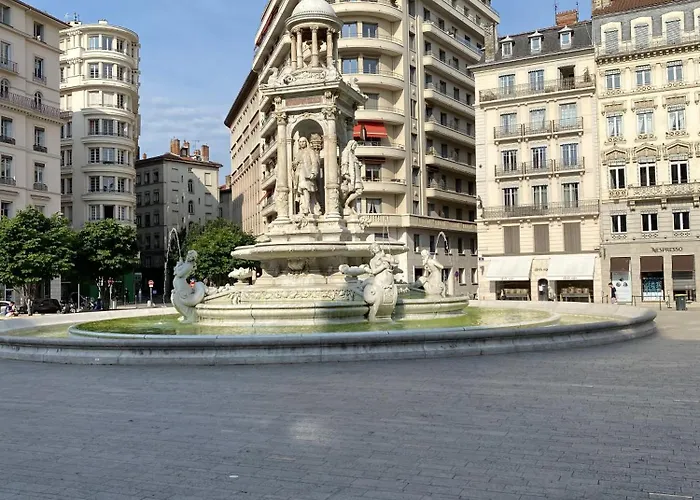 De Standing Pour 6 Refait à Neuf * Lyon